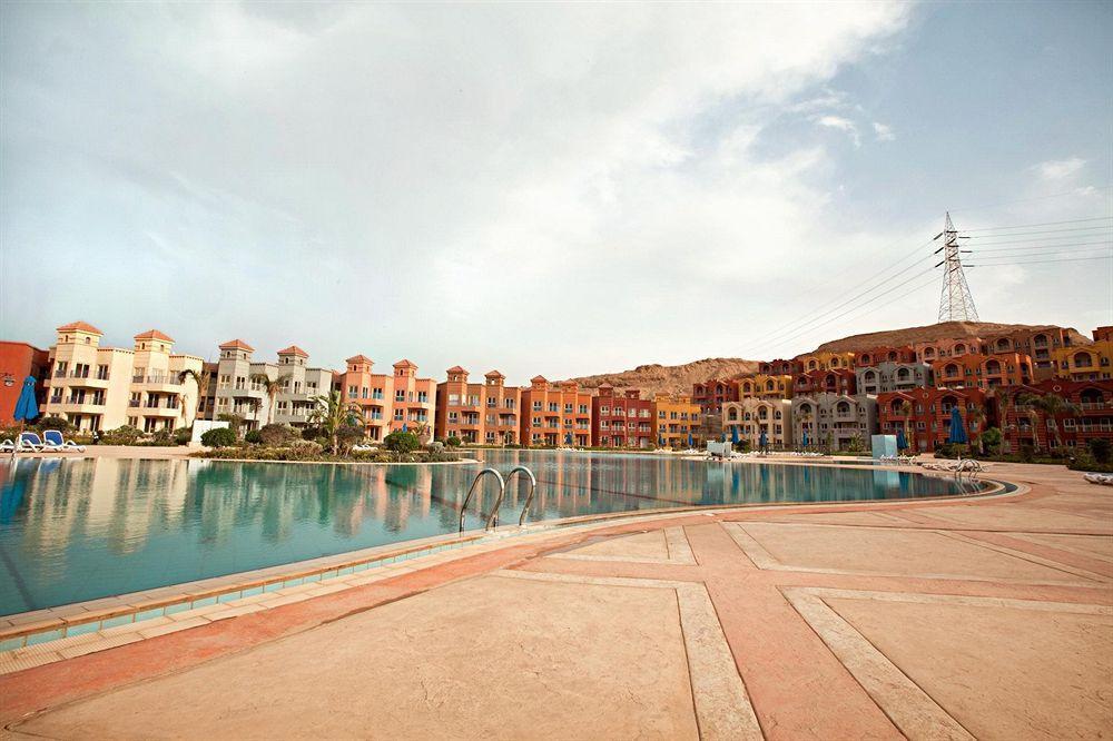 Porto Sokhna Pyramids Apartments Powered By Amer-Group Family Only 艾因苏赫纳 外观 照片