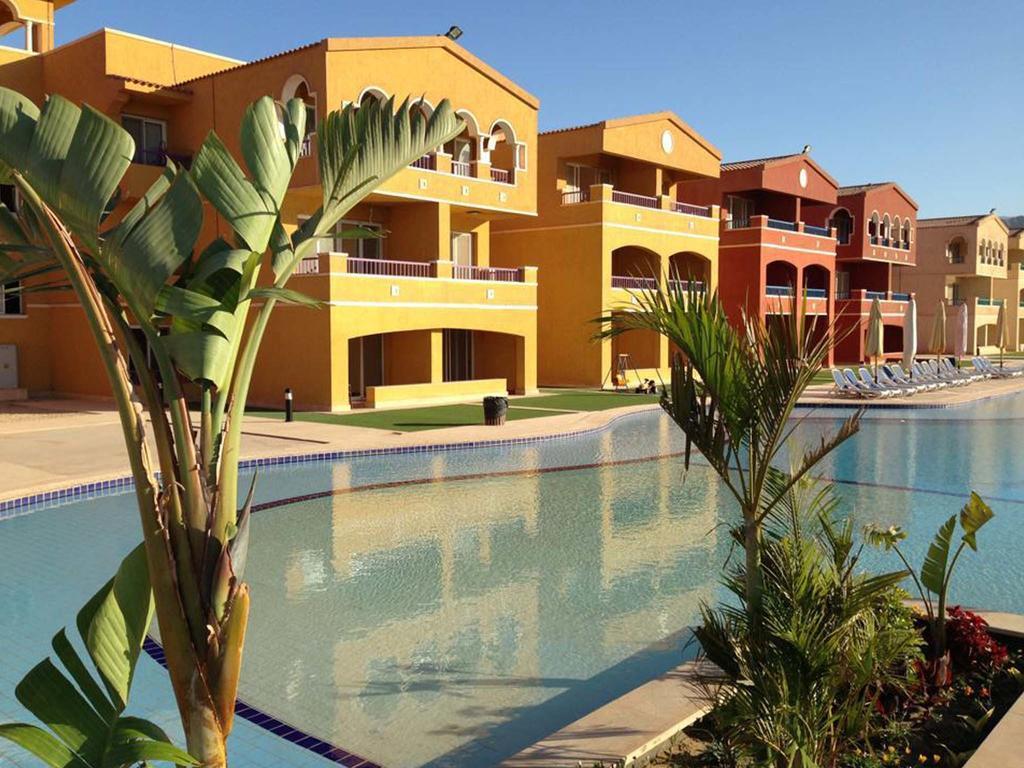 Porto Sokhna Pyramids Apartments Powered By Amer-Group Family Only 艾因苏赫纳 外观 照片